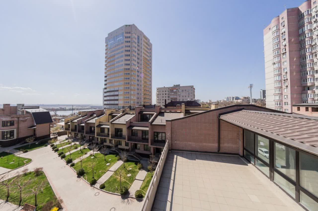 Театральный